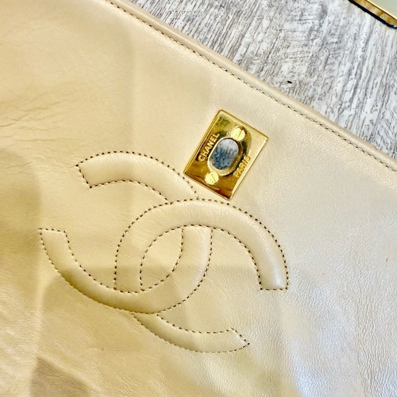 *RARE* Vintage Chanel
Flap Bag, 24krt gold plated (Coco trademark relaunch) - Picture 11 of 16